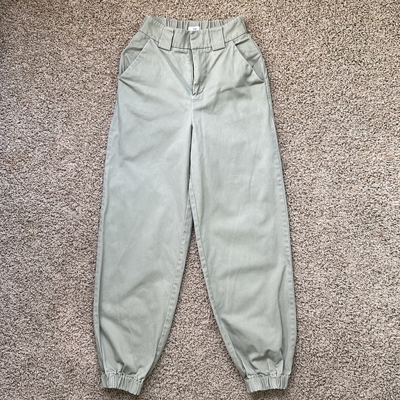Aritzia TNA Utility Cargo Pants - Picture 2 of 9